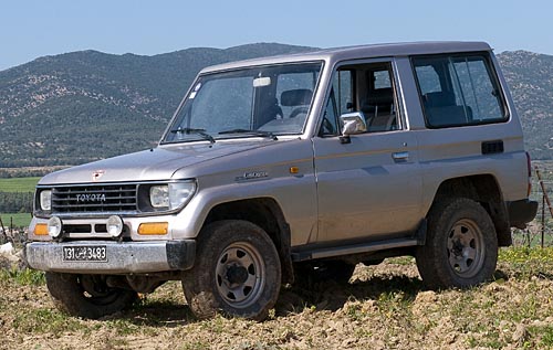 Giảm sóc sau Toyota Land Cruiser LJ72 - LJ79